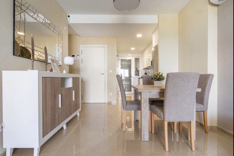 Comedor y entrada del apartamento
